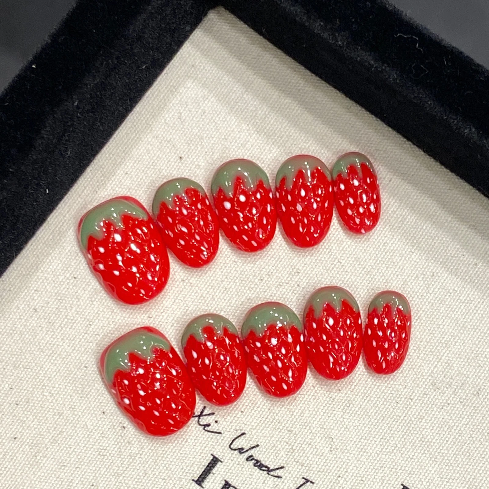 10Pcs Red Strawberry False Nails Handmade Cat's Eye Short Round Square Press On Nails Full Cover Cute Sweet Summer Nail Tips Art