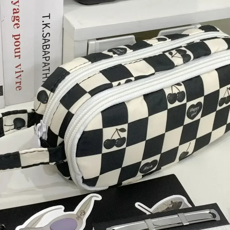 Imagem -04 - Estojo de Lápis de Alta Capacidade para Estudantes Papelaria Xadrez Clássica Cor Preta e Branca Bolsa de Armazenamento para Scrapbook Moda pc