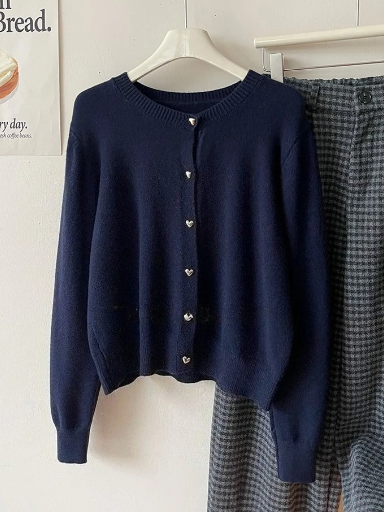 Outono inverno 2025 novo feminino retro amor pequena fivela de ouro cardigan feminino casual sólido manga longa fino camisola de malha