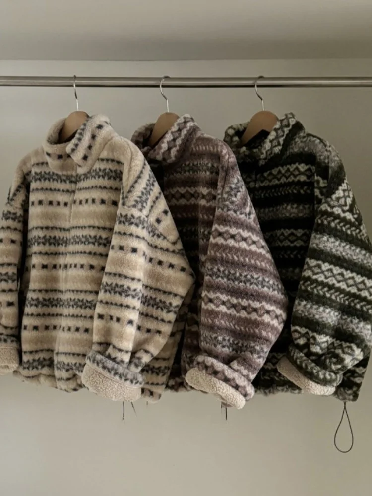 Chic Autumn Winter Lamb Velvet Coat Women's Warm Cotton Jaet Retro Floral Embroidery Commute Sle Suitable for Various Occ...