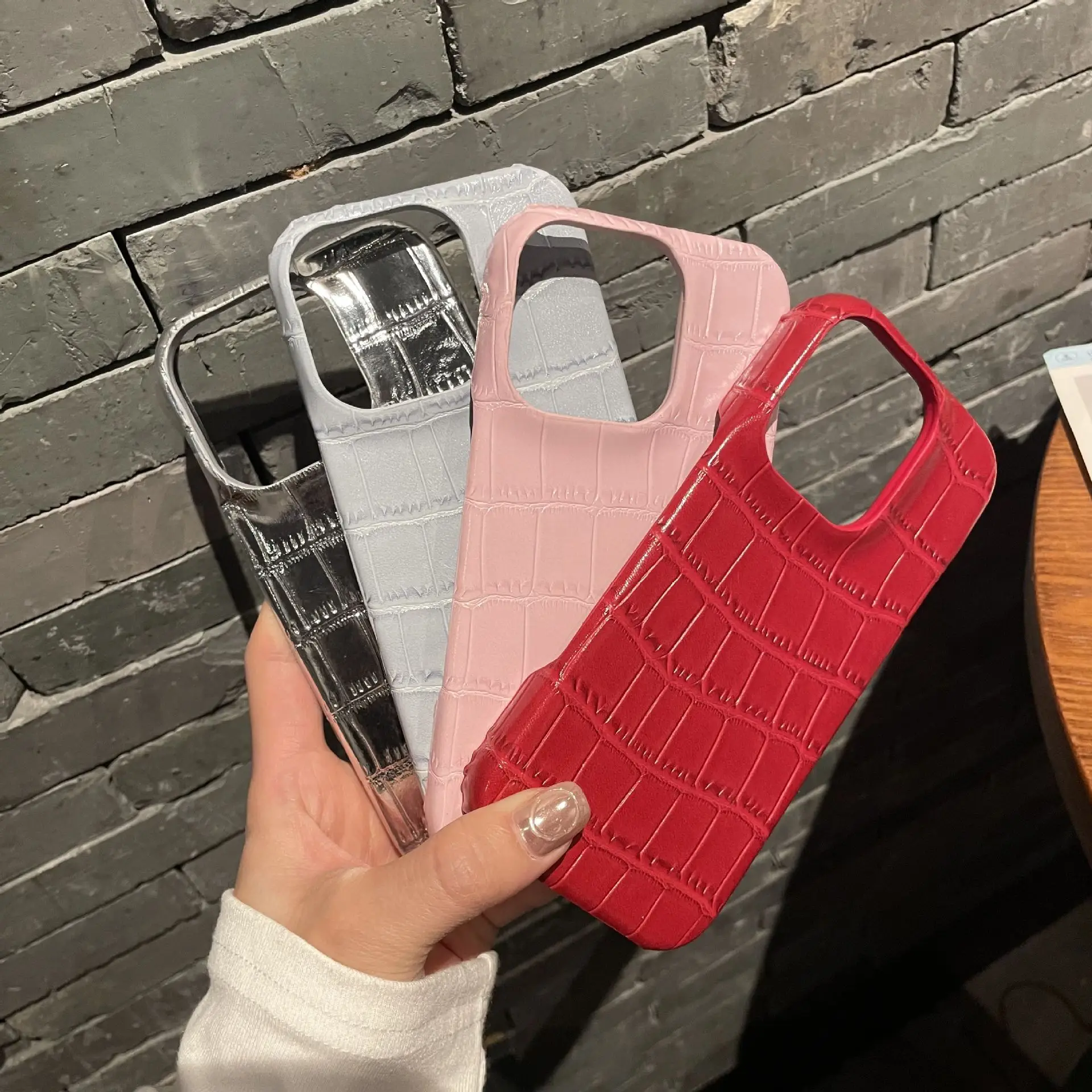 Coques rigides personnalisées en cuir PU de luxe avec initiales or et argent pour iPhone 14, 12, 11, 13, 15, 16, 17 Pro Max et 14, 15 Plus, motif crocodile