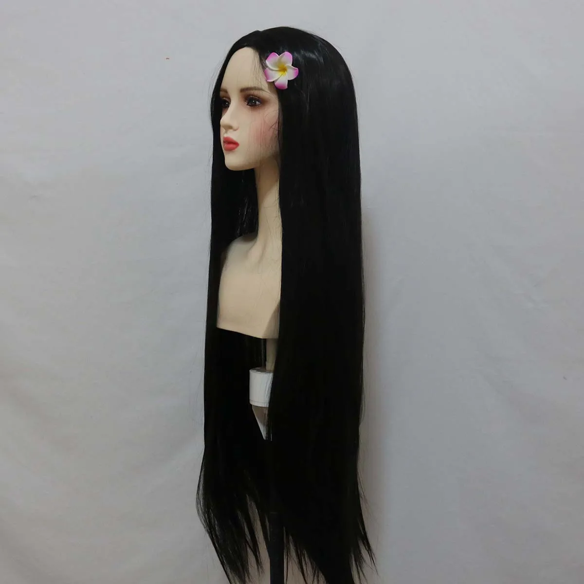 Parrucca sintetica per capelli neri lunghi lisci da donna Madrigal Isabella per festa di Halloween con fermaglio per capelli a fiore