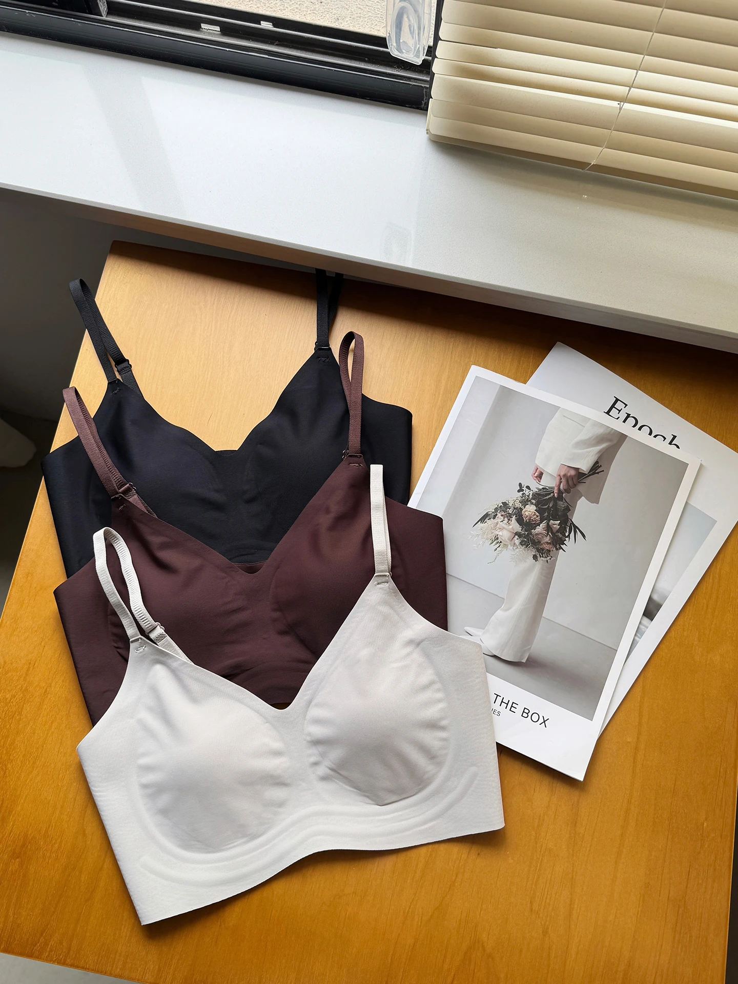 

Женский нейлоновый топ-майка Langqing Slimming Shoulder Beau Ba с V-образным вырезом, без бретелек, однотонный, для ношения под одеждой