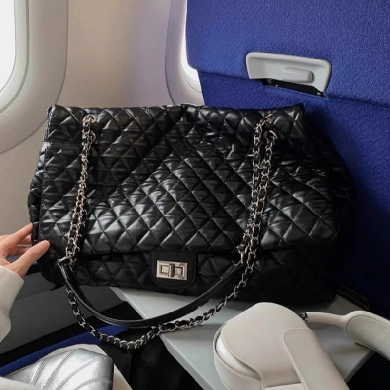 elegante-bolso-tote-negro-acolchado-con-cadena-nuevo-estilo-de-principios-de-otono-2026-gran-capacidad-versatil-para-viajes-diarios-bolso-de-hombro