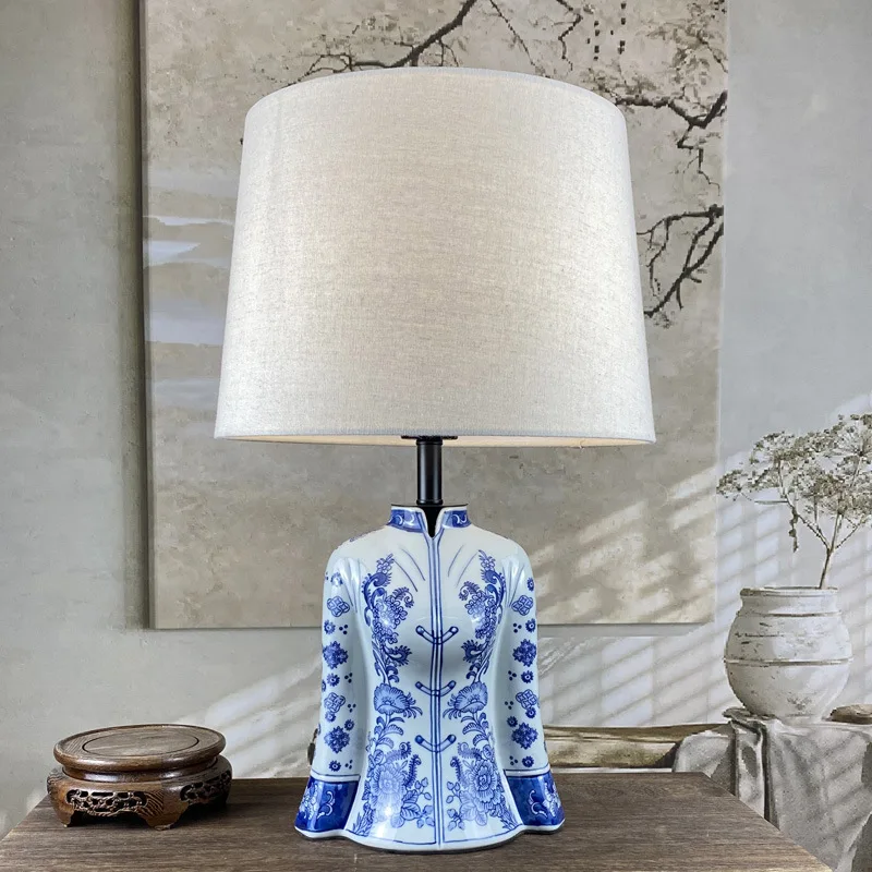 

New Chinese blue and white ceramic table lamp, living room, villa, bedroom, handmade creative lamp, classical lamp