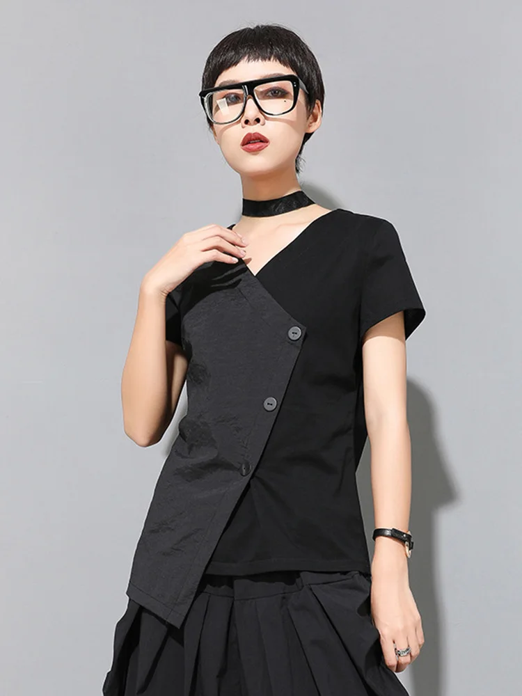 [EAM] Women Black Irregular Slit Color-block Big Size T-shirt New V-Neck Short Sleeve Fashion Tide Spring Summer 2025 1DE9320