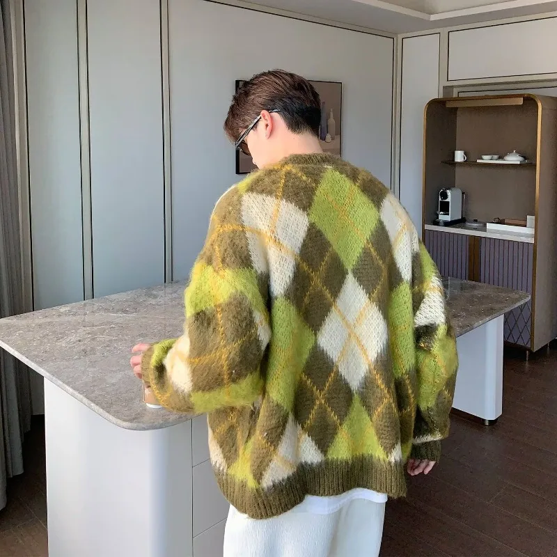 

Relaxed Hong Kong Style Men V Neck Button Color Block Pineapple Plaid Cardigan Knit Coat Autumn Winter New Quality Knitwear