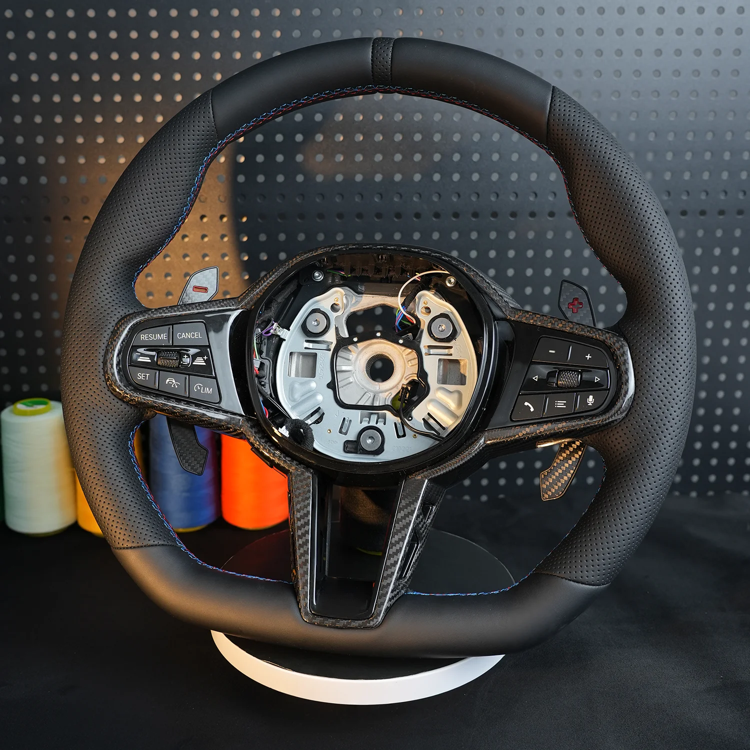 

Спортивное рулевое колесо с плоским дном и черной кнопкой для BMW F01 F06 F10 F11 F20 F21 F22 F30 F31 F32 F34 F36 F80 F82 F87 F90 M3 M5