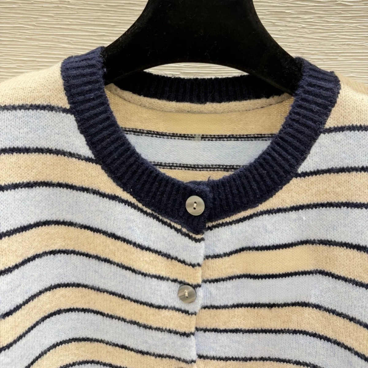 2026 High-Quality Striped Color-Blocking Knit Cardigan--2682674