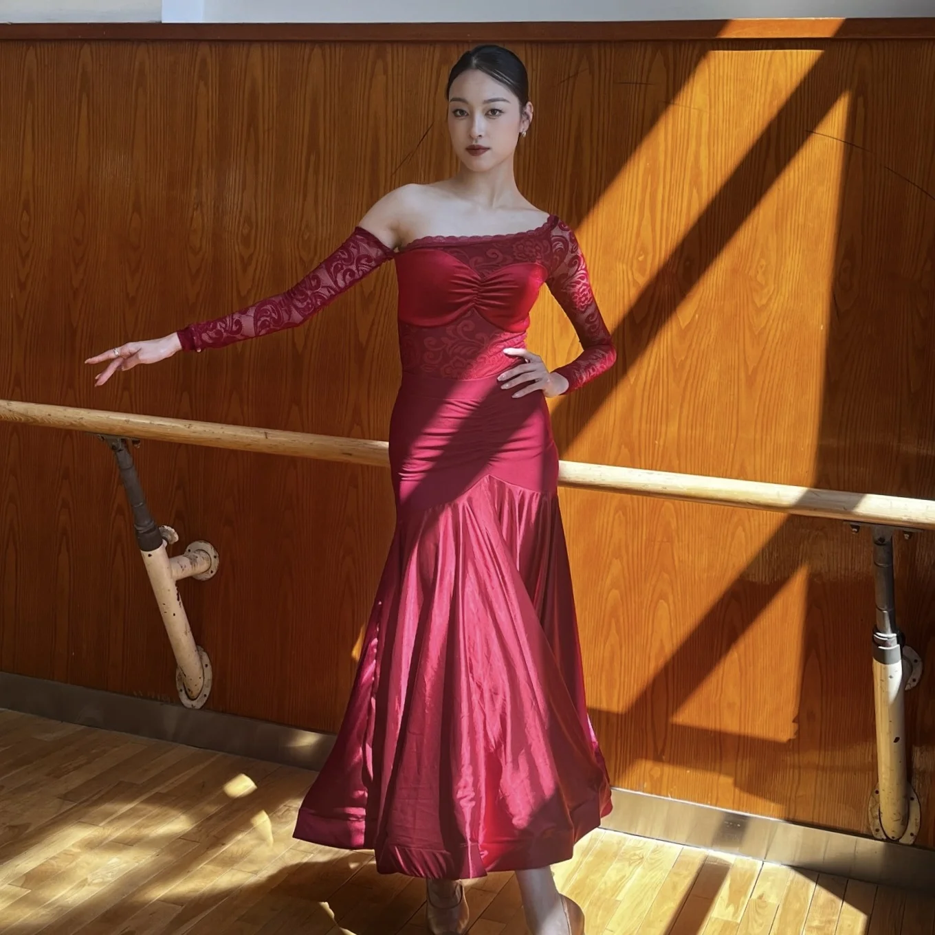 

2025 Red Ballroom Dance Costume Lace Slant Shoulder Tops Skirt Waltz Performance Clothes Adult Prom Competition Dress BL15390