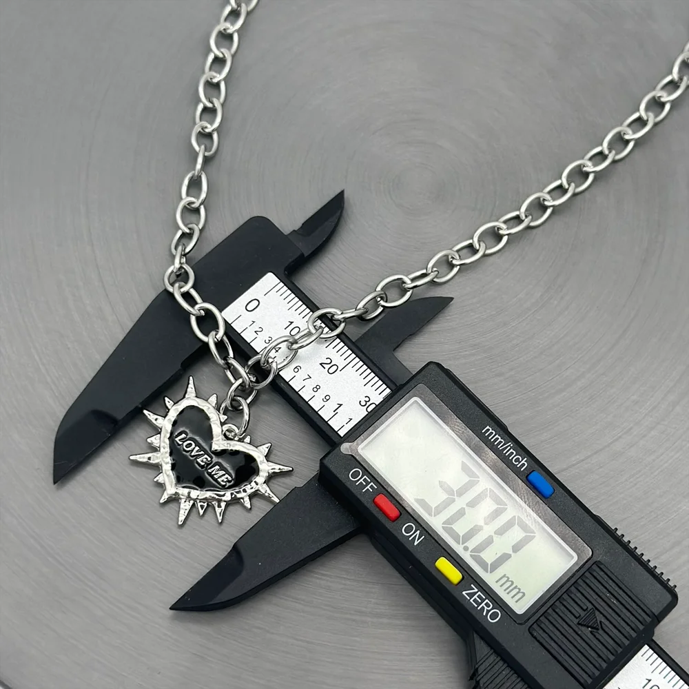 Gothic Black Spiky Heart Pendant Chunky Chain Necklace for Women Y2K Grunge Aesthetic LOVE ME Charm Necklace Punk Jewelry