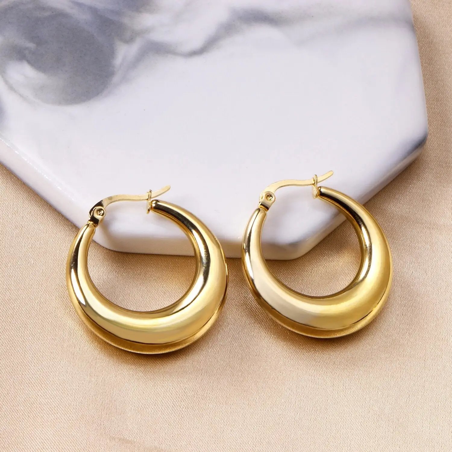 Punk 18K Gold Plated Stainless Steel C Shape Croissant Chunky Hoop Earrings for Women Twisted Polished Circle Huggie Ear Jewelry