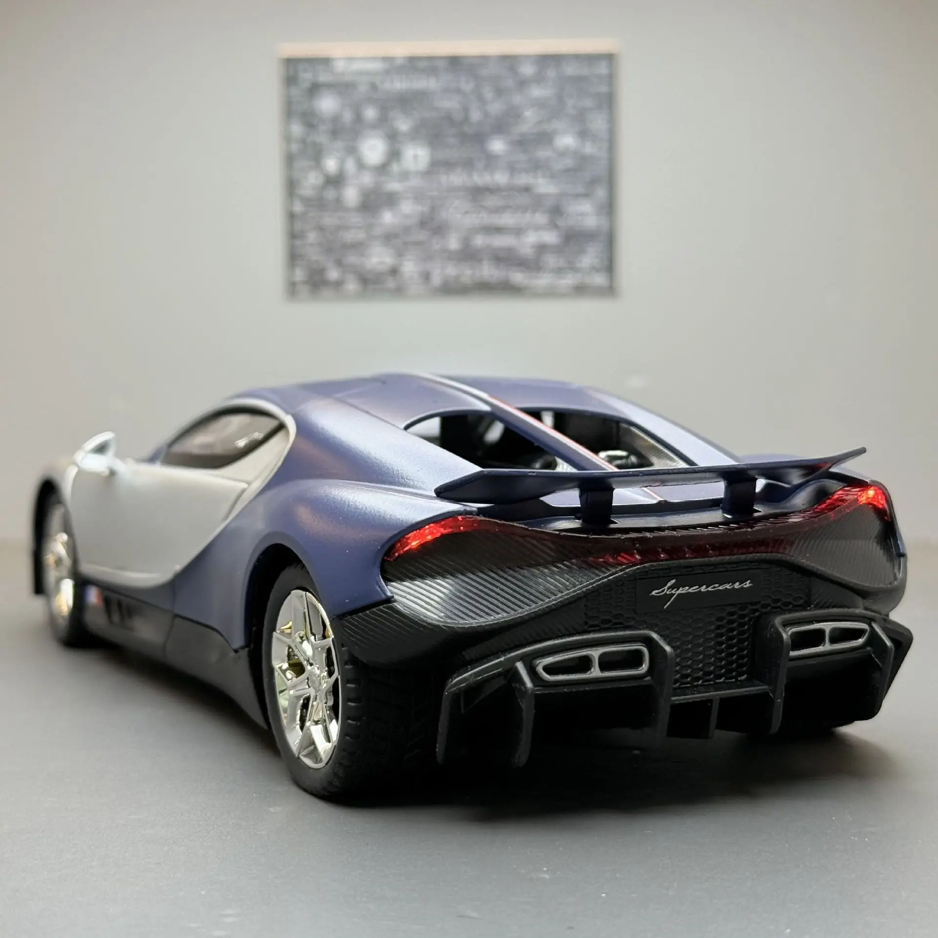 CHEZH I1:24 투르비용 스포츠카 사운드 및 라이트 풀백 어린이 장난감 다이캐스트 합금 자동차 모델 수집품