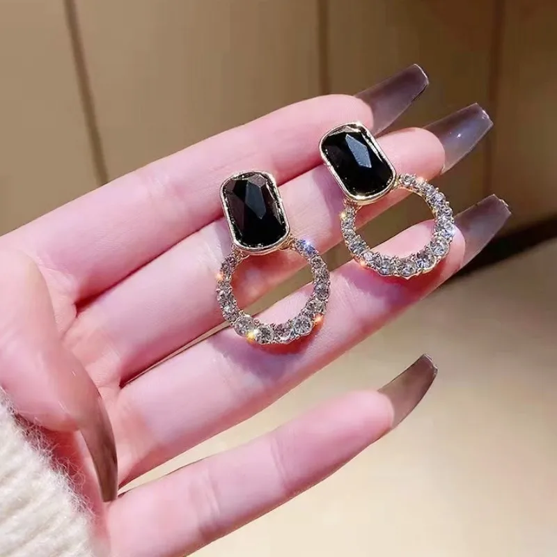 

New Stylish geometric full-diamond earrings small-scale niche design earrings with a retro style,trendy ear ornaments