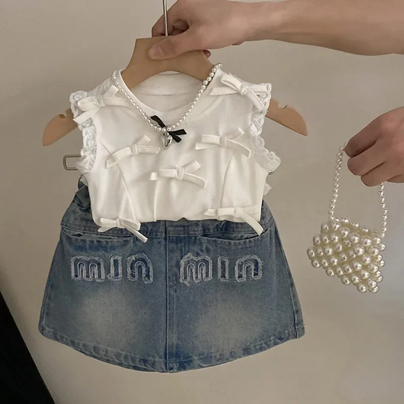 

Lace Vest 2024 Summer Sweet Bow Top Letter Patch Denim Skirt Two-Piece Baby Girl Clothes