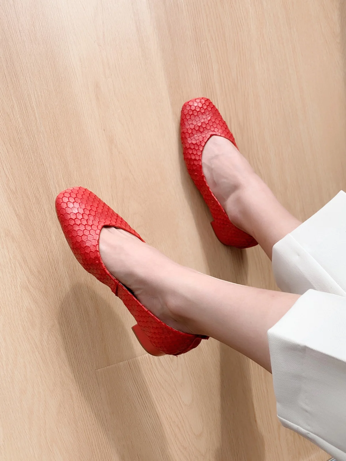 

Joyphier Women's Faion Single oes Square Head Knife Cut Cowhide Medium Heel Thi Heel Red Color Casual Glue Adhesive oes