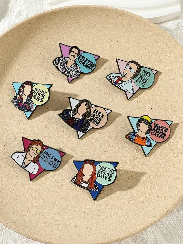 Badges en métal à collectionner sur le thème des films d'horreur Stranger Things, bijoux pour hommes et femmes, cadeaux, bricolage, chapeau, épingle à sac à dos, cadeau de festival, ornement, vente en
