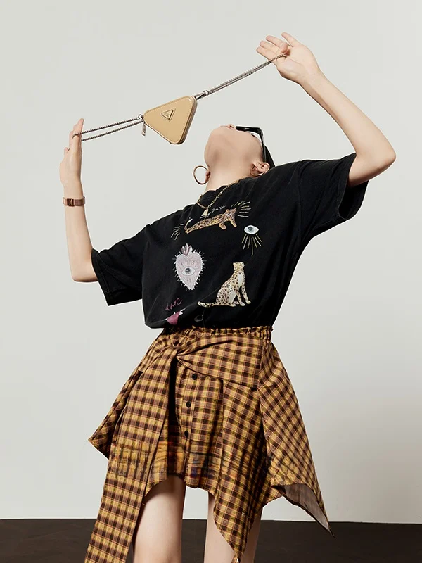 

Новый летний женский комплект 2025: свободный топ и юбка в стиле ретро, облегающий крой, удобный и модный комплект из двух предметов