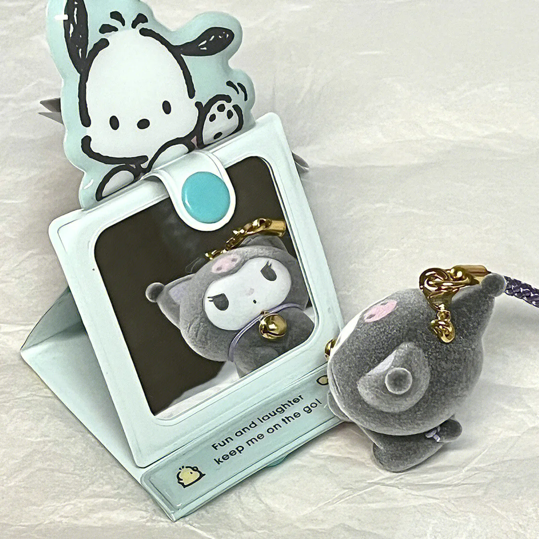 Nuevos llaveros con colgante flocado Sanrio Kuromi, llaveros de muñecos de Anime Kawaii, colgante de juguete de dibujos animados, adornos para mochila escolar, regalo para amigos