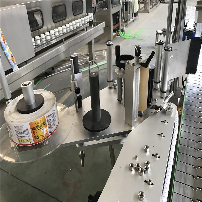High-Speed Automatic Round Bottle Labeling Machine Beverage Application Accurate Bottle Label Sticking Machinery FL Customized
