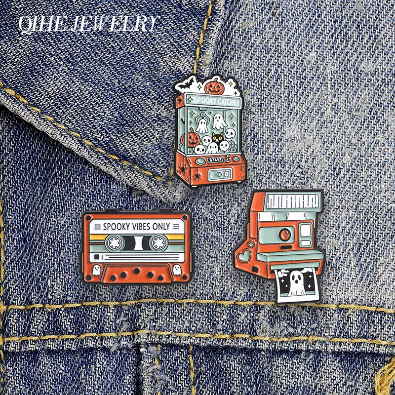 Spooky Catcher Ghost Claw Machine Ghost Enamel Pin Spooky Vibes Only Cassette Tape Camera Brooch Halloween Badge Jewelry Gifts