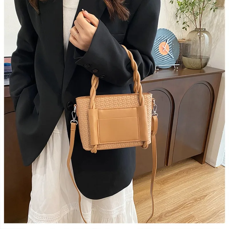 

Fashion weaving grain handbag bag female 2025 fall and winter new bucket bag trend hundreds of single shoulder crossbody bags