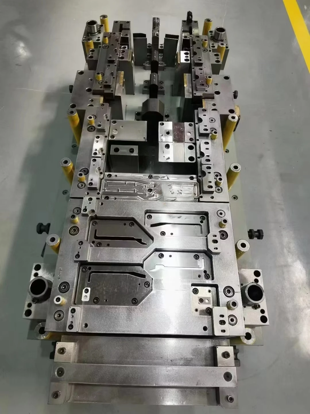 Punching punch progressive die, end point die stamping die