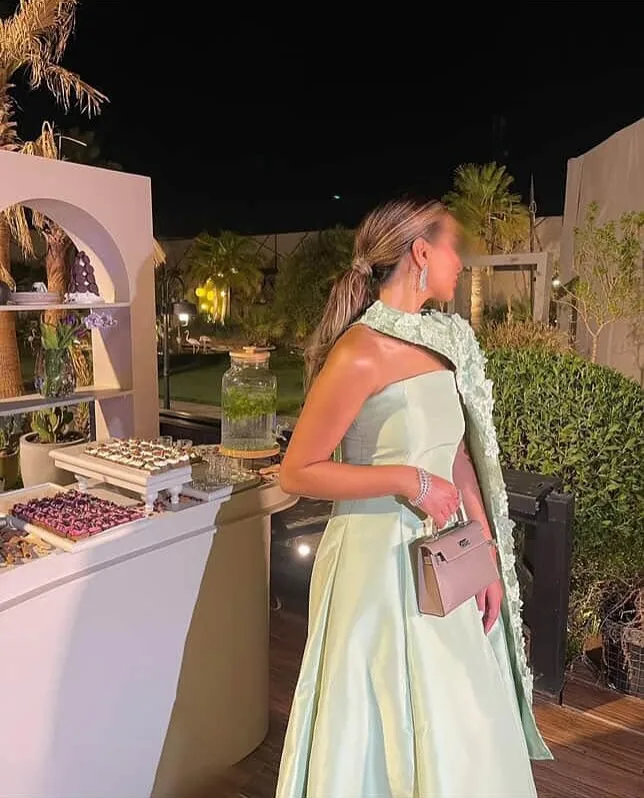 Meetlove Personalizzato Piano Lunghezza Raso Fiori 3D Scialle Una linea Senza maniche Abiti da ballo monospalla Foe Women Party 2025