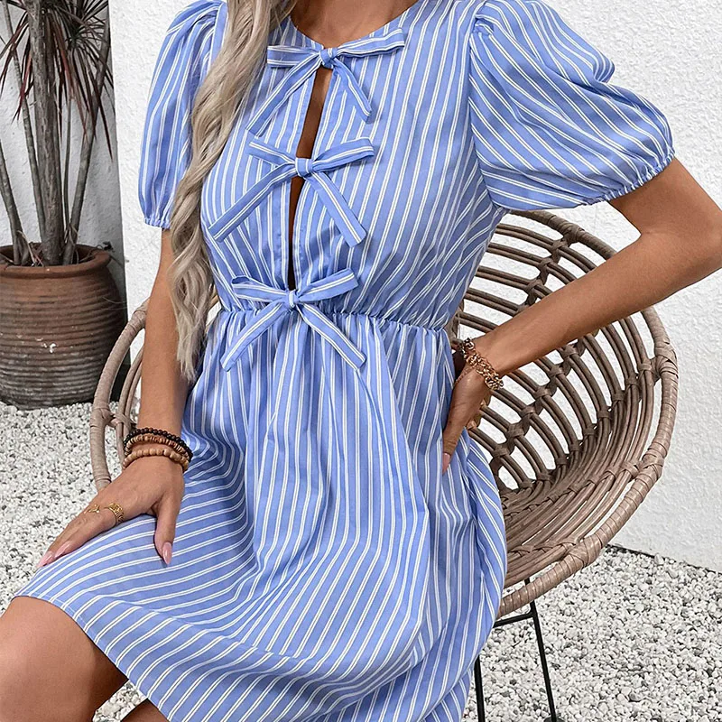 Retro พิมพ์ผู้หญิงชุดมินิฤดูร้อน Boho แขนสั้นสีฟ้าสีขาวลาย Sundress ลําลอง O คอหน้าอกกับโบว์ชุดกระโปรง