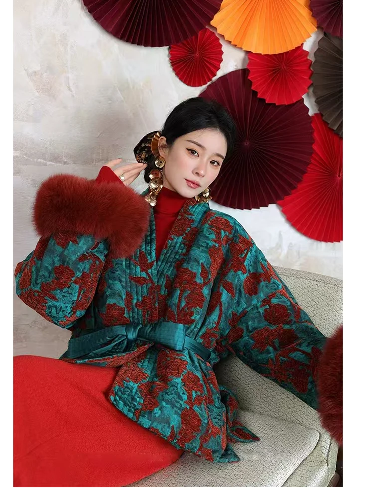 秋と冬の新しい V ネック高級中国風コントラストカラーの毛皮の袖口デザインエレガントなホワイトグースダウンレディースコート S-XL