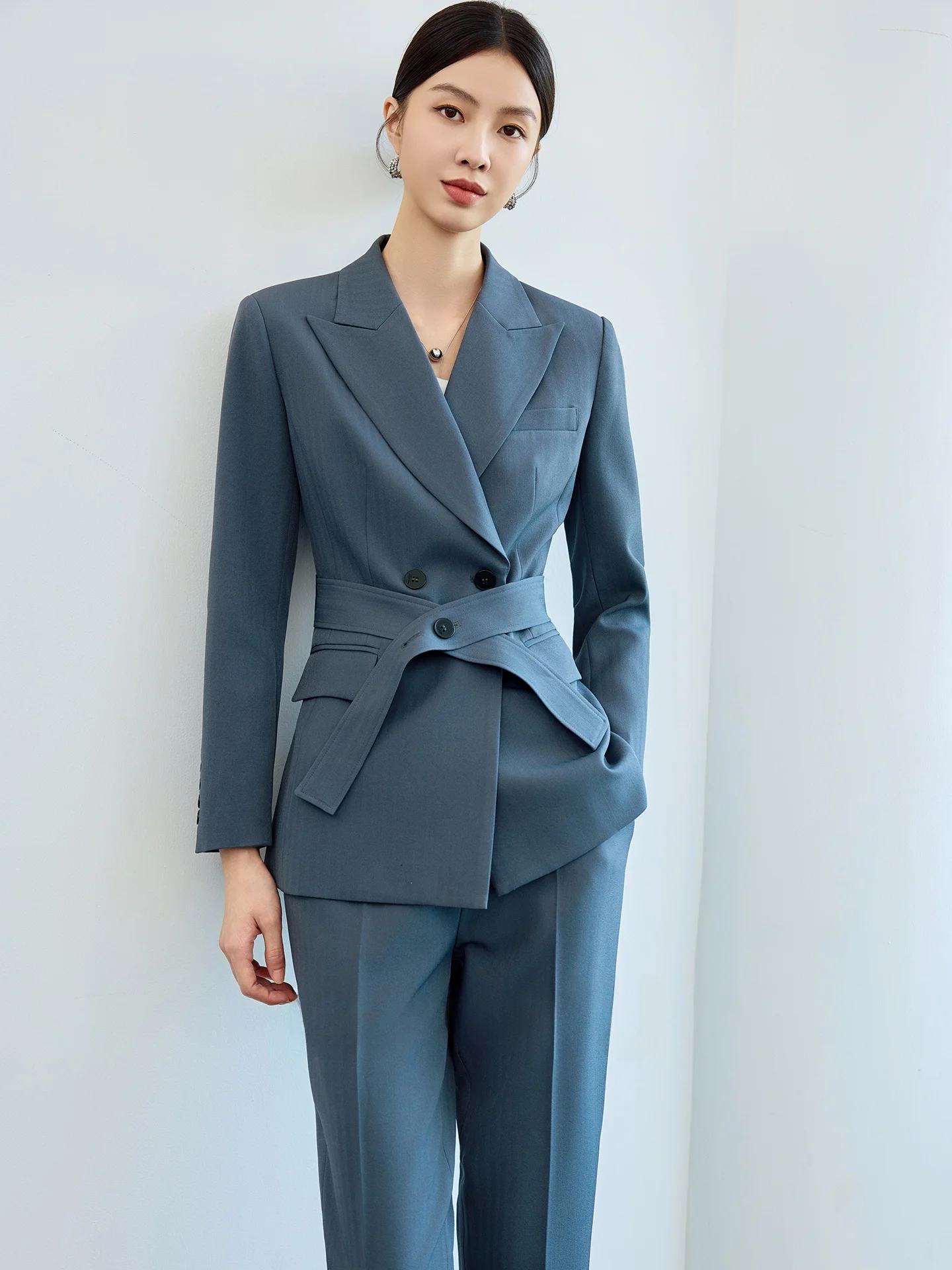 

Модный деловой женский костюм-двойка для офиса: элегантный комплект из полиэстера и спандекса с длинными рукавами и брюками, стройнящий силуэт