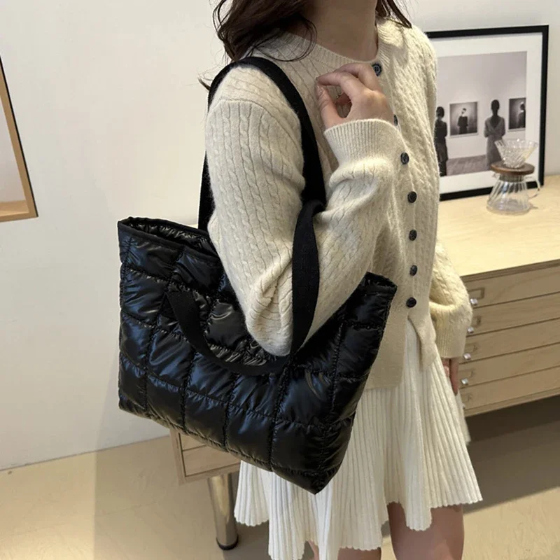 Fashion Ladies Large Capacity Tote Handbag Cotton Padded Rhombus Quilted Portable Solid Color Handbag For Leisure Travel