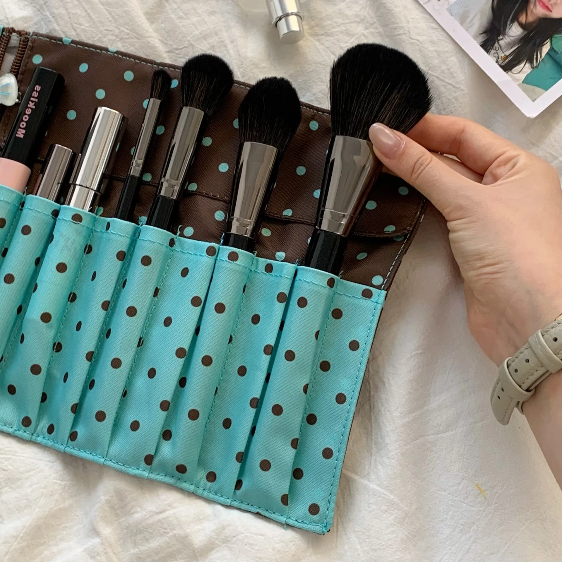 New Roll-up Makeup Brush Storage Bag Portable Multi-Layer Pouch for Cosmetics and Pens