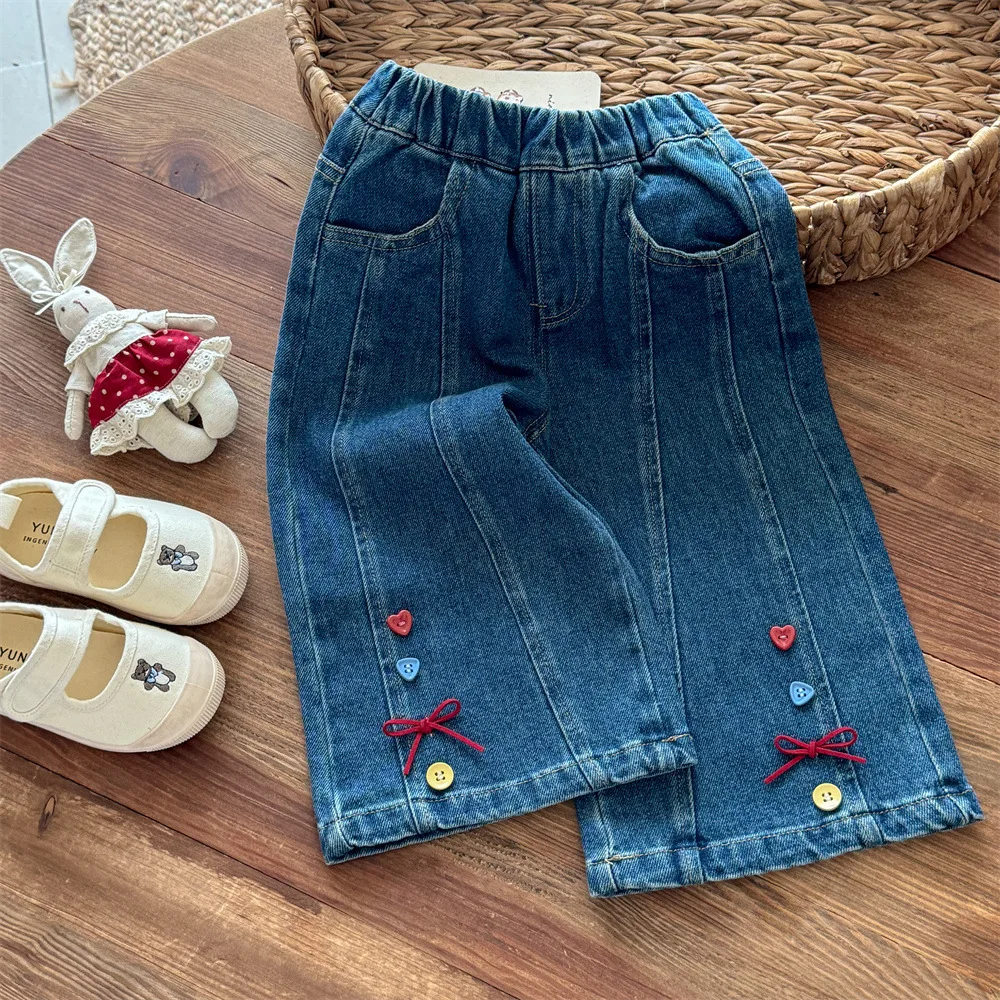

Широкие джинсы с высокой талией и пуговицами и бантиками, детские универсальные брюки для отдыха от 2 до 8 лет, темно-синие брюки, осень 2024, новые джинсовые брюки для девочек