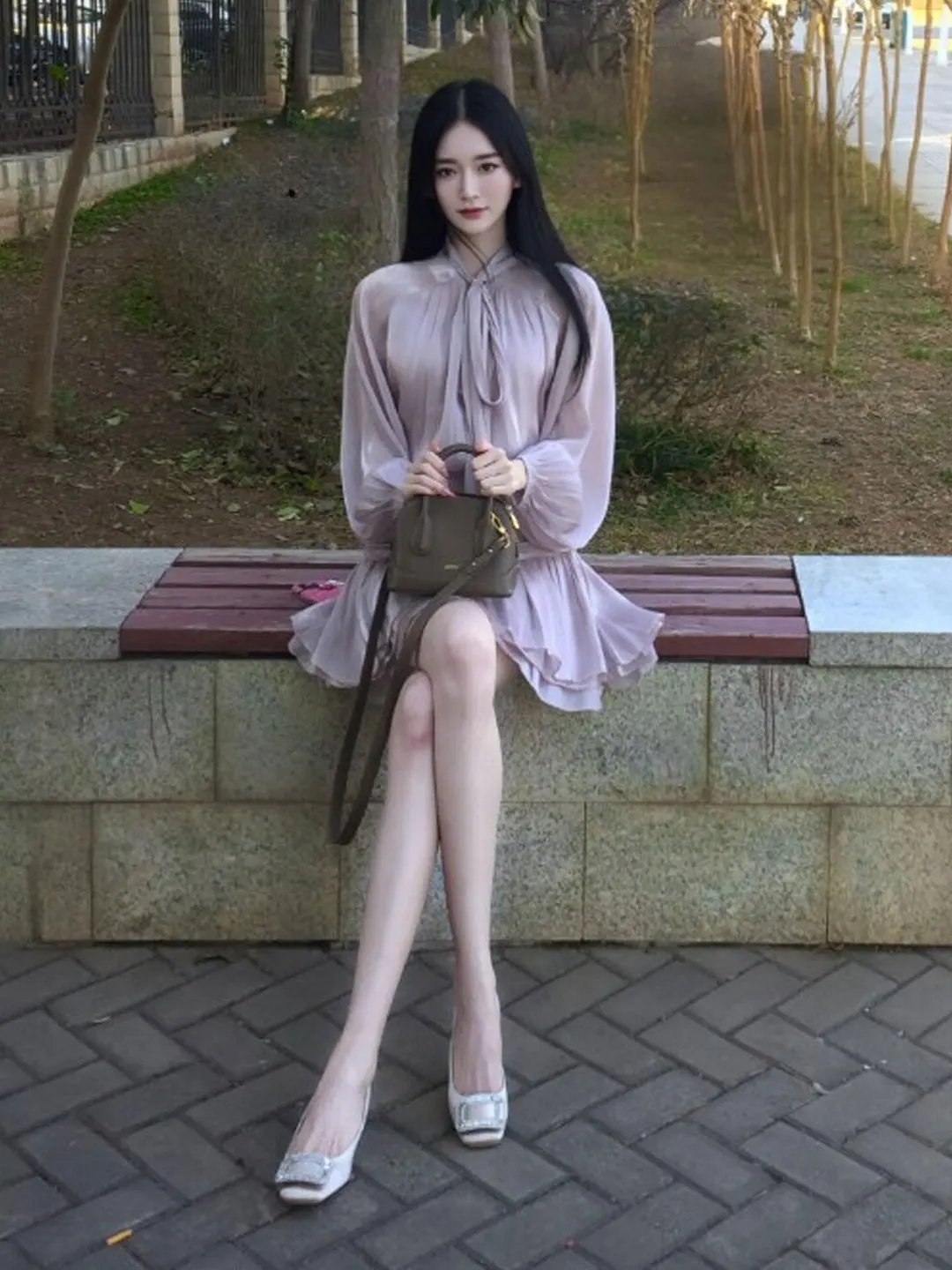 

Нежный Ветерок: Очаровательный комплект из топа и юбки, антивозрастной эффект, весна 2026, модный французский стиль, короткий рукав, V-образный вырез, хлопковая смесь