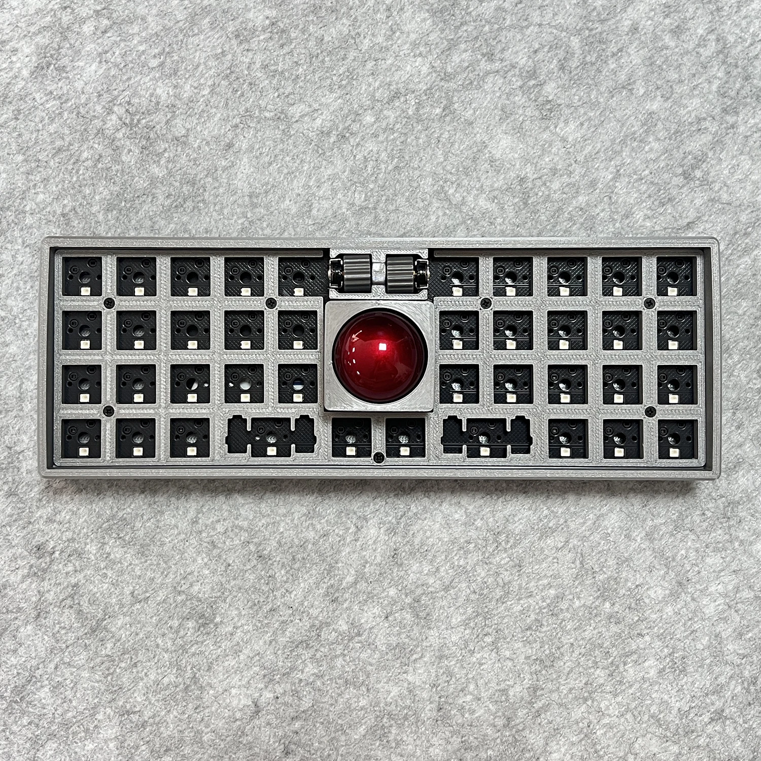 South Light RGB 40 Key Programmable Keyboard DIY Roller Track Ball Mouse VIAL Macros Keyboard 40% Customs Keyboard Kit Hot Swap