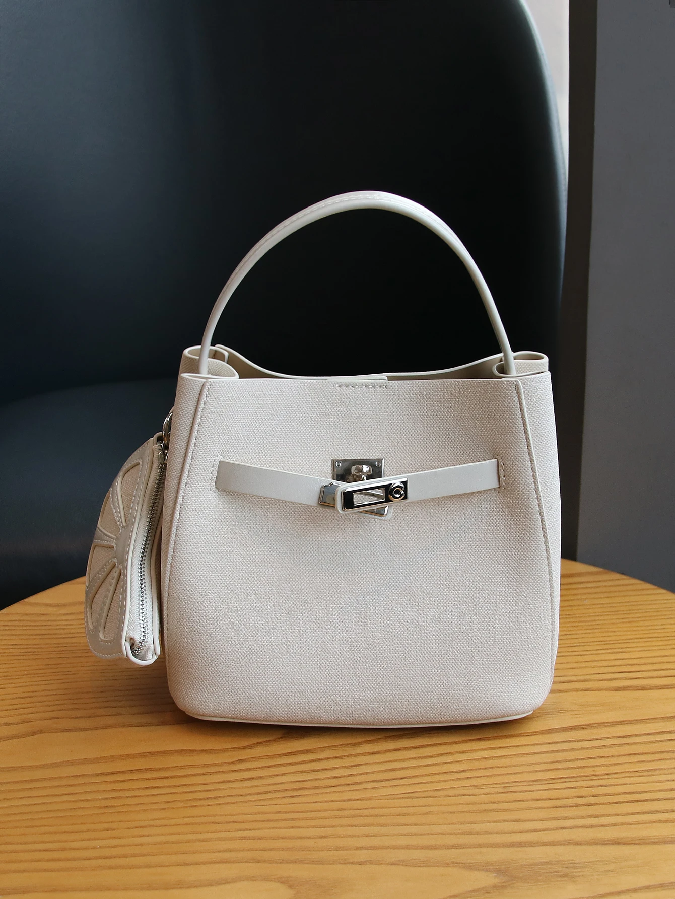 

Shopping basket bucket bag ladies 2026 new spring and summer Joker one-shoulder diagonal handbag light texture commuter contrast