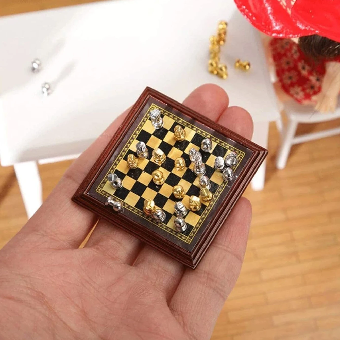 1 set di scacchi in miniatura per casa delle bambole, casa giocattolo in miniatura in scala 1:12, ornamenti decorativi per soggiorno, studio