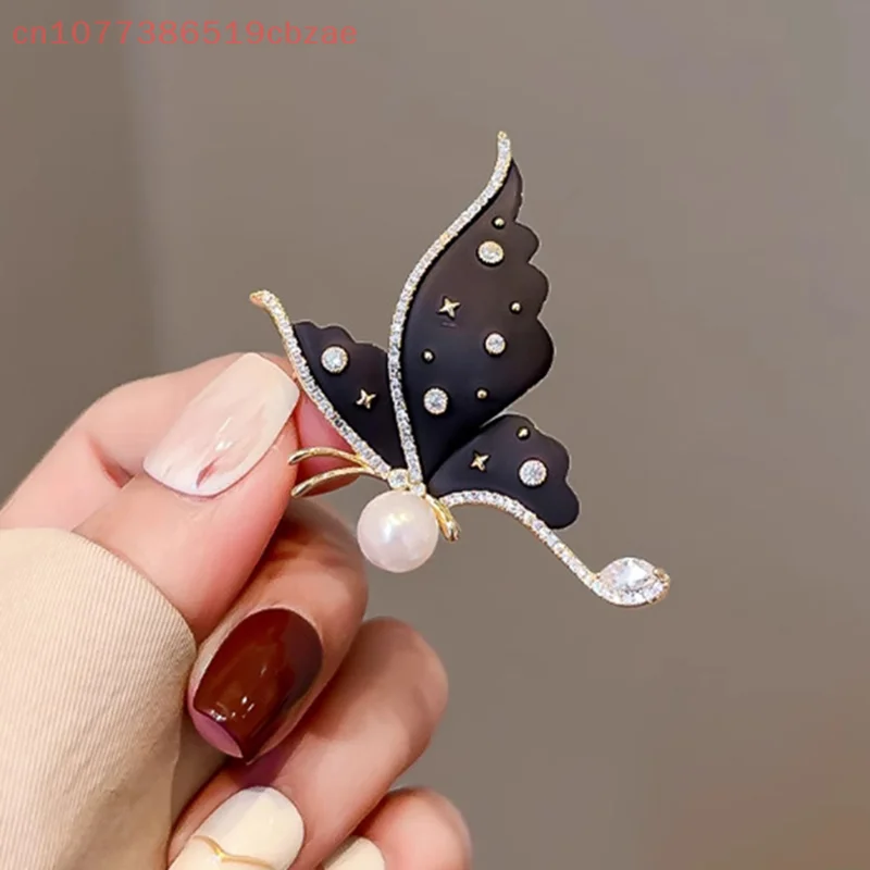 بروش فراشة أنيق فاخر وخفيف الوزن - إكسسوار صدار رائع متعدد الاستخدامات للملابس هدية مثالية لأي مناسبة