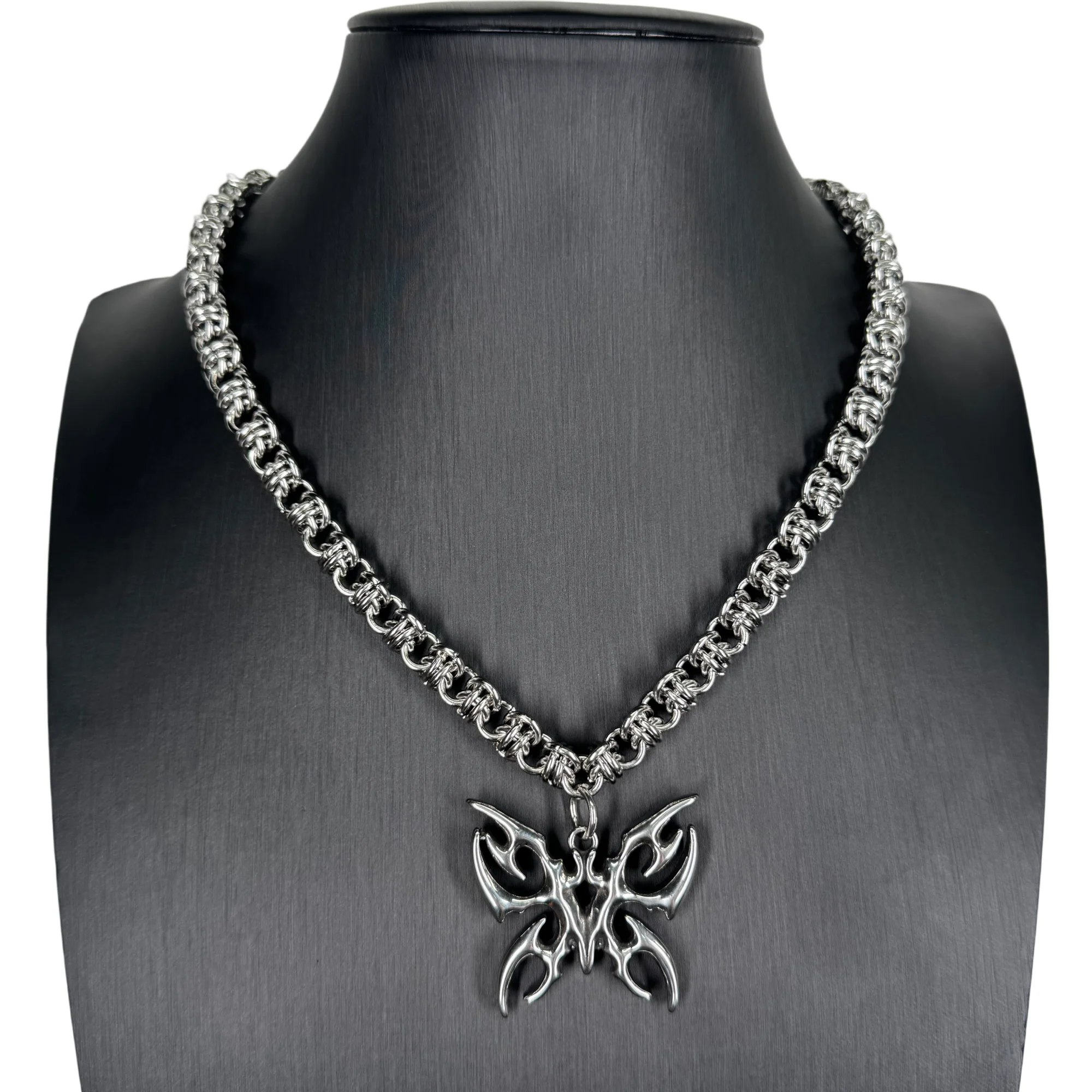 Gotische Schmetterlings-Choker-Halskette aus Edelstahl, Byzantinische Kette, Y2K Punk Goth Statement-Schmuck für Frauen und Männer, Geschenk – Detail 2