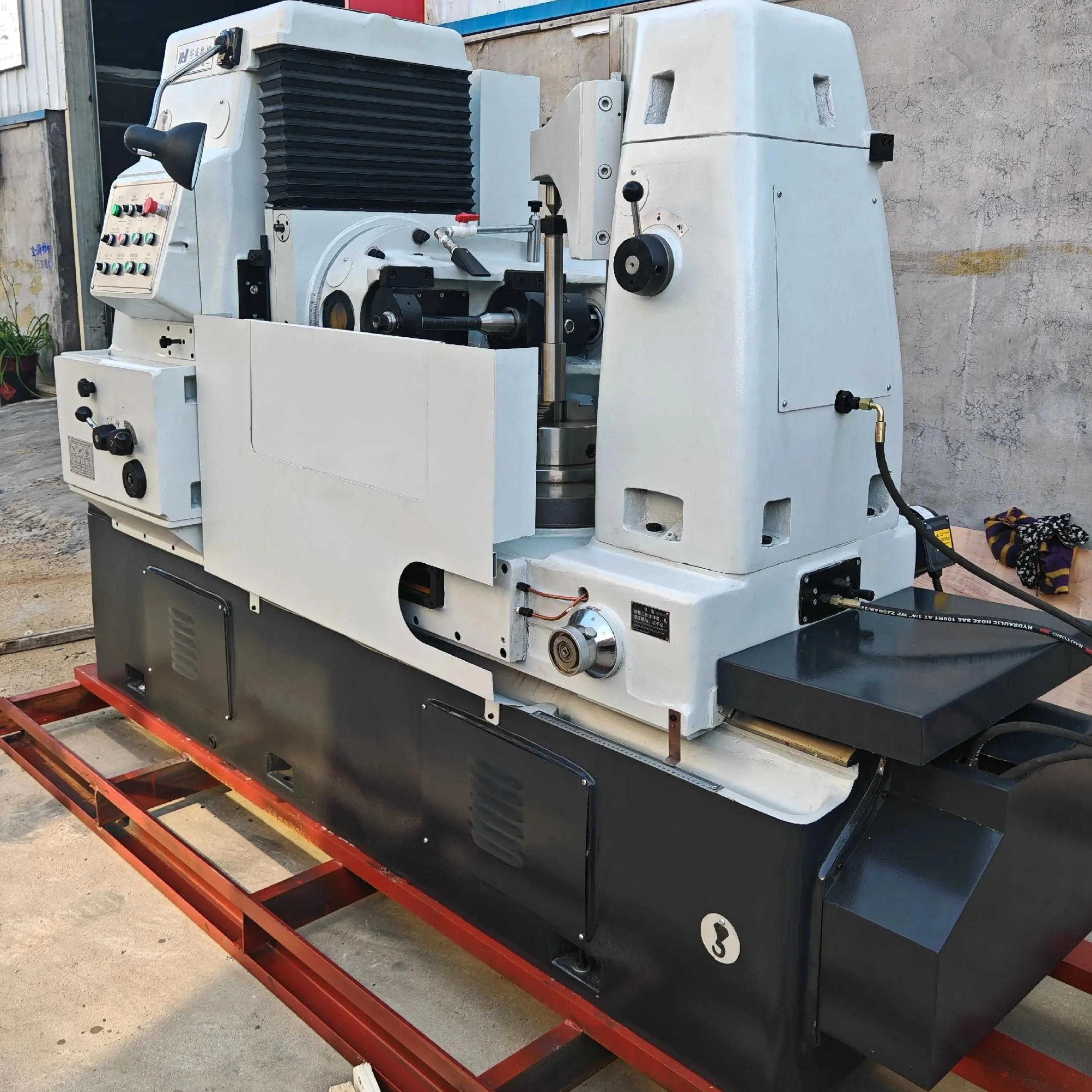 CNC Automatic Gear Hobbing Machine for Making Spur and Helical Cylindrical Gears Worm Gears Sprockets and Short Splined Shafts