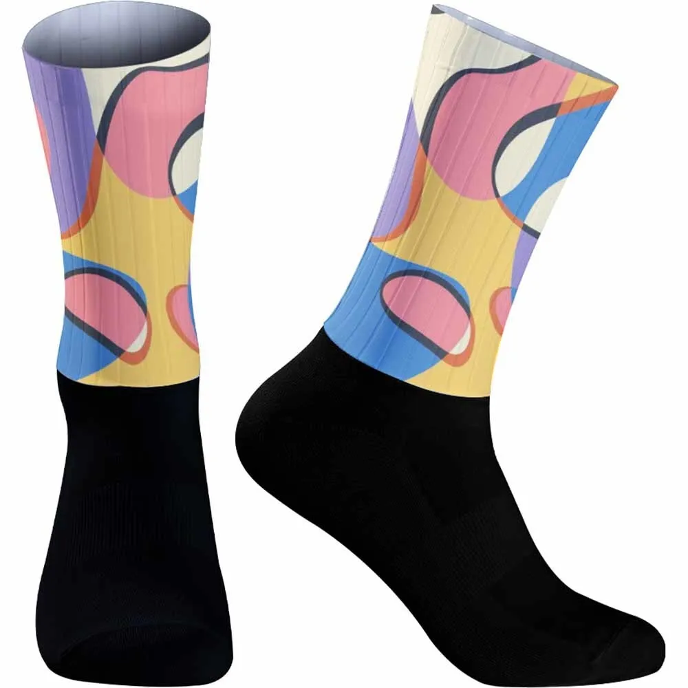 หยุดเป็นแบบตายตัว! ถุงเท้าปั่นจักรยานพร้อมการเย็บแบบเรขาคณิต เส้นไดนามิกทําให้คุณตื่นออกมาในทุกขั้นตอนของการปั่นจักรยาน