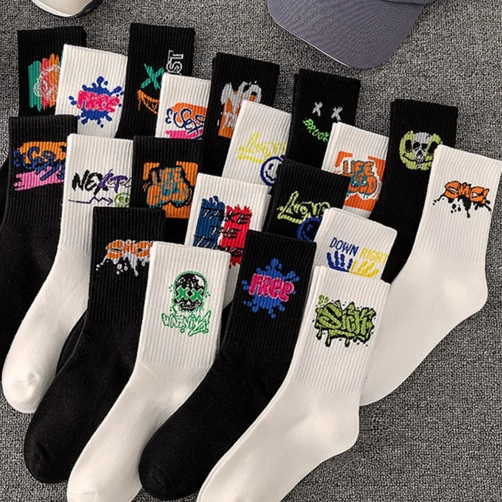 

5 Pairs of Large Socks Sweat-Absorbent Sports Basketball Stockings Spring and Summer Black and White Men's Mid-Calf Socks