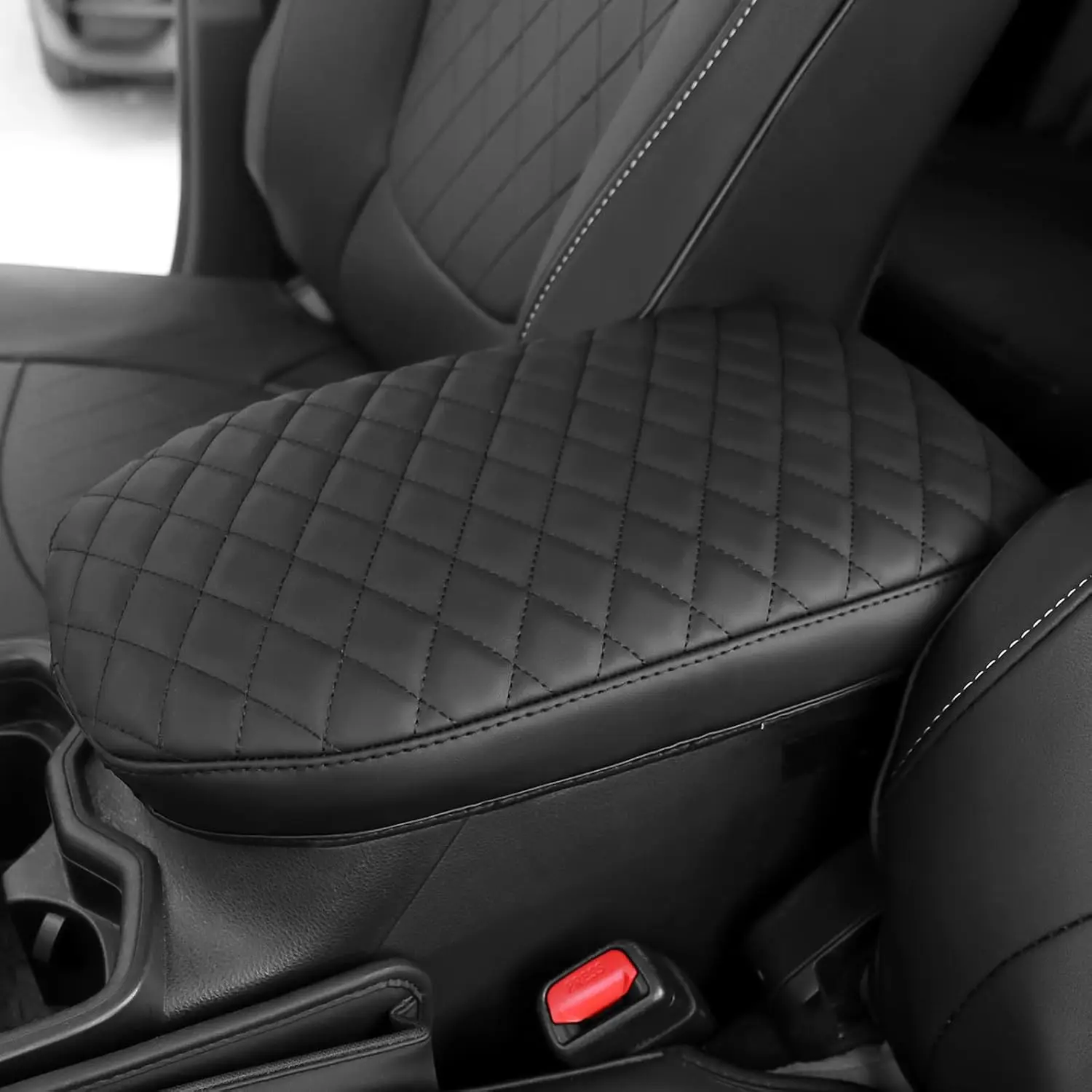 

Накладка на центральную консоль (подлокотник) из кожи для Toyota RAV4 Hybrid (PHEV) 2019-2025 гг.