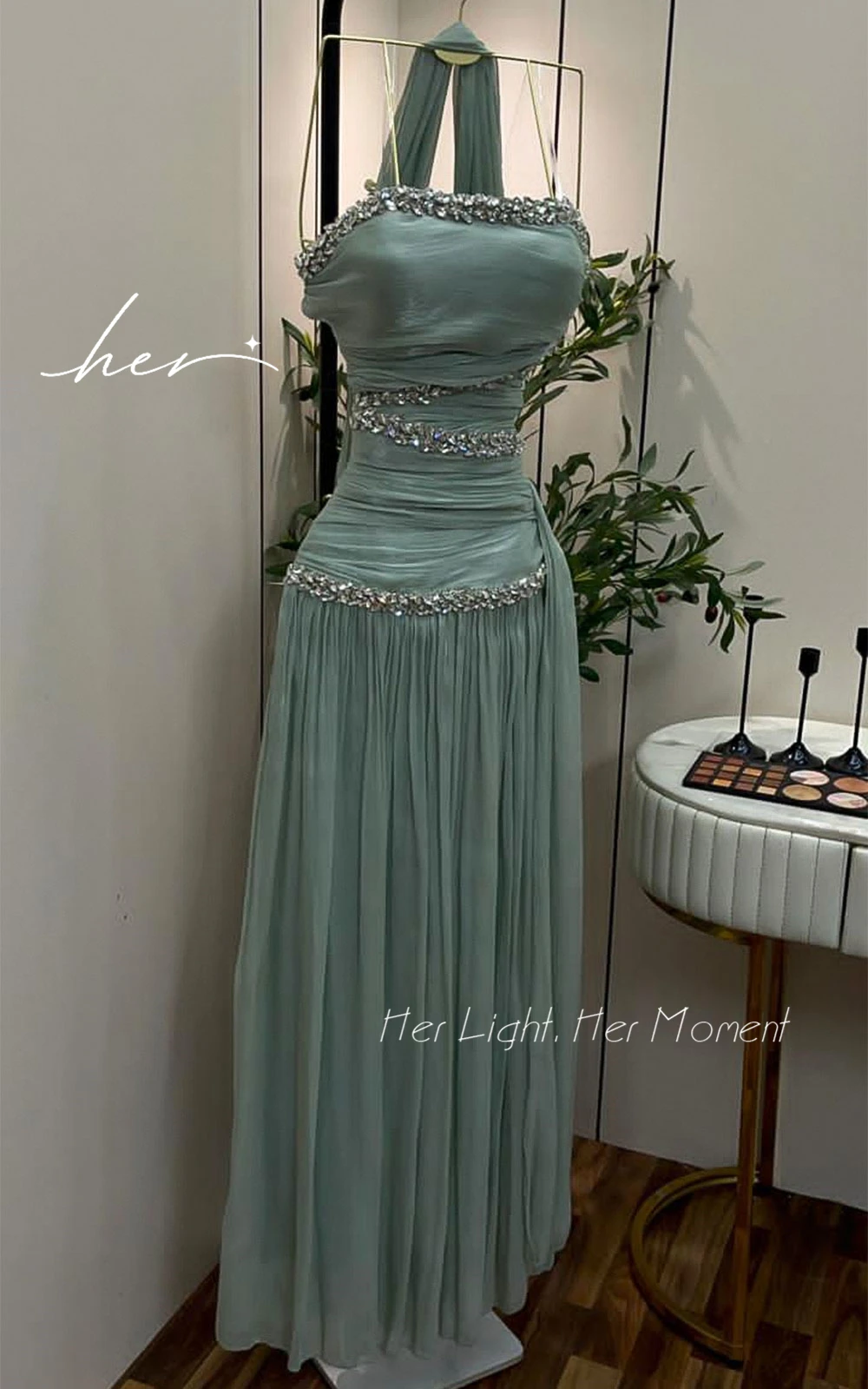 Luxury Mint Green Strapless Evening Gown with Matching Scarf Crystal Beaded Floor Length Ruched Elegant A-Line Prom Party Dress