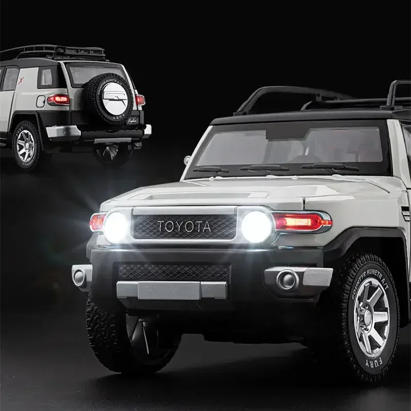 1:24 TOYOTA FJ Cruiser Legering automodel Gegoten en speelgoed Metalen terreinwagens Automodel Geluid en licht Simulatie Kindercadeau