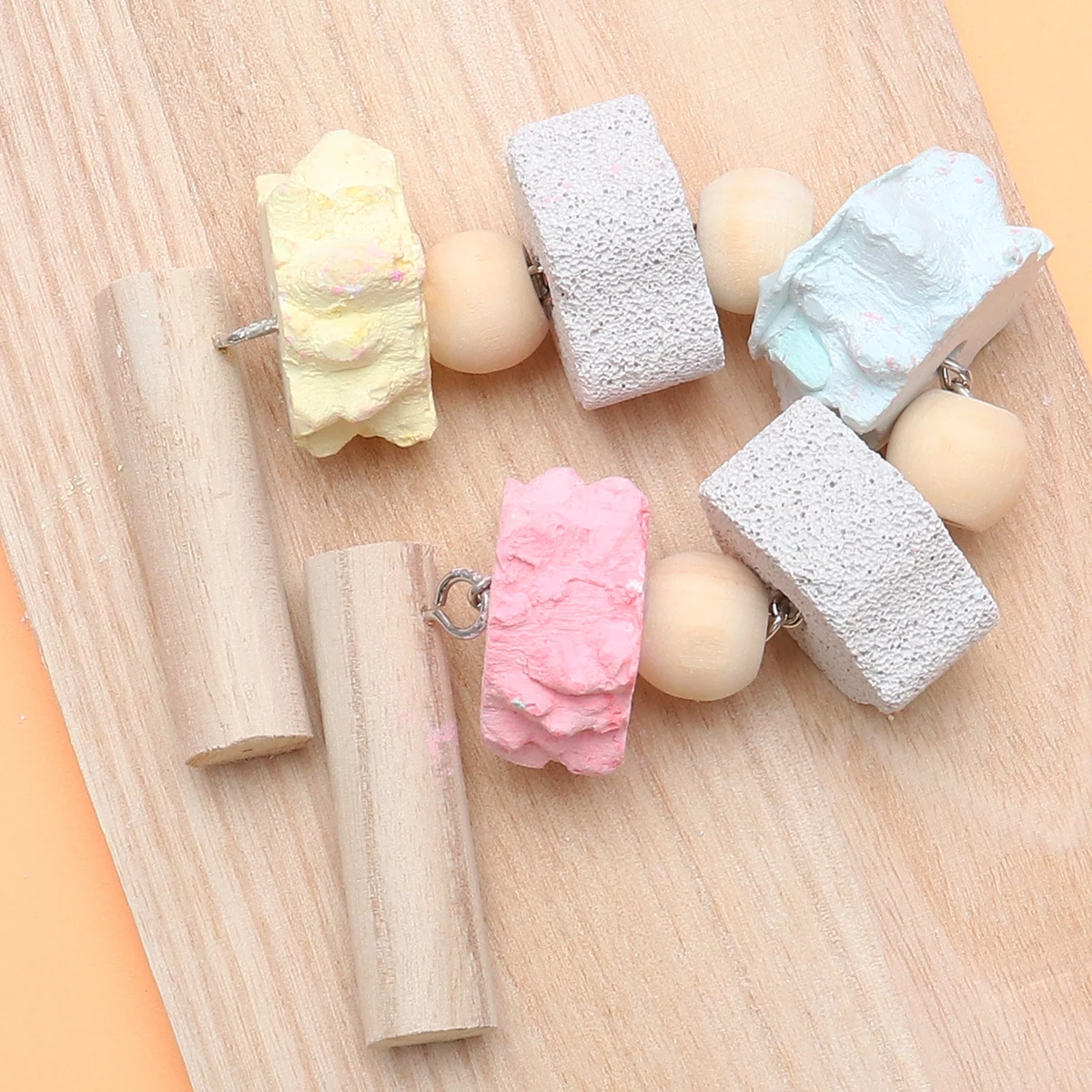 

Parrots Molar Stone Pet Supplies Safe Durable Metal Colorful Design Relieve Boredom Increase Activity