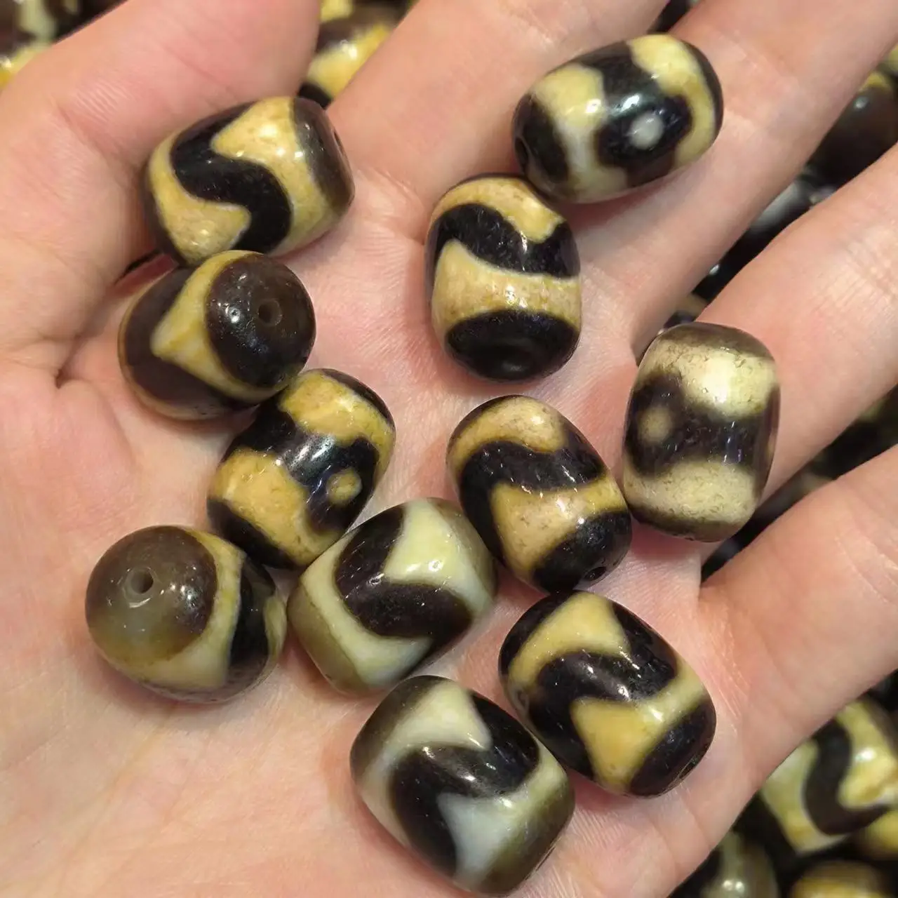 

1pcs/lot Natural Old Agate Dzi black brown barrel beads weathered pattern various patterns diy bracelet necklace precious taki