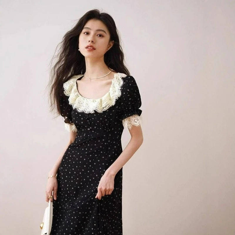 Schwarzes Französisches Lotusblatt-Kragen-Kleid mit Süßem Blumendruck für Damen Sommer Neue Mode Mittellanges Luxuriöses Kurzarm-Kleid