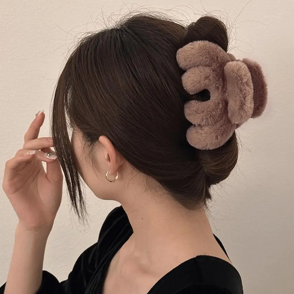 Winter Women Hair Claw Clip Fur Fluffy Plush Anti-slip Strong Claw Lighweight Lady Hair Gripper Hair Clamp